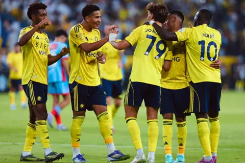 تألق أجنبي بقيادة رونالدو.. النصر يكتسح الرياض ويتمسّك بصدارة الدوري السعودي
